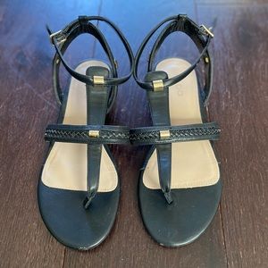 Aldo thong sandals size 5